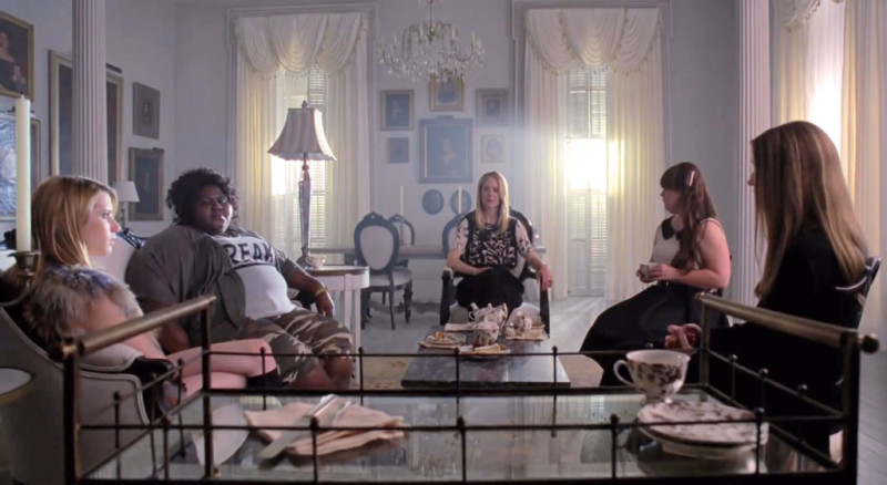 witches-gathered-in-miss-robichauxs-academy-living-room-ahs-coven-e1440191650948